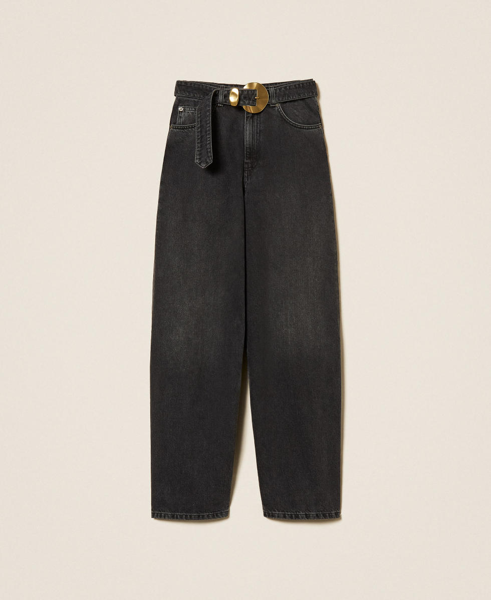 Jean noir avec ceinture et grande boucle